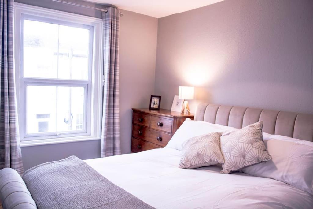 Lovely 3 Bed House In The Heart Of Cheltenham Bagian luar foto
