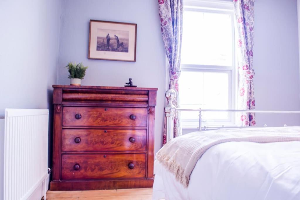 Lovely 3 Bed House In The Heart Of Cheltenham Bagian luar foto