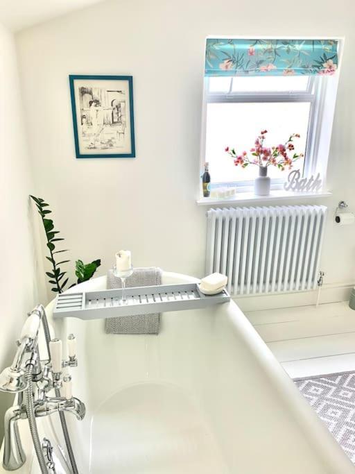 Lovely 3 Bed House In The Heart Of Cheltenham Bagian luar foto