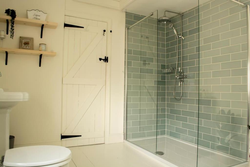 Lovely 3 Bed House In The Heart Of Cheltenham Bagian luar foto